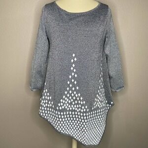 Chelsea & Theodore Metallic Silver & White 3/4 Sleeve Asymmetric Hem Sweater